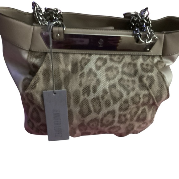 NWT JLO JENNIFER LOPEZ LEOPARD PRINT PURSE WITH SIDE POCKETS AND CHAIN STRAP - Picture 2 of 5